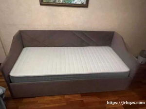 单人床 10000 卢布出