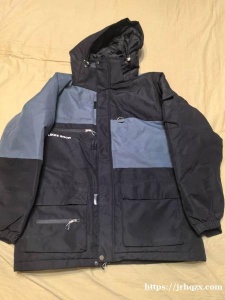 出全套滑雪装备：雪板，固定器，雪鞋，雪板长度161，雪鞋(285）42-44码都可以穿，送滑雪头盔，