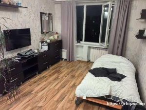 出租两居室其中一间，22500卢布一个月，包落地签，房东不来看房，离ak地铁站十分钟