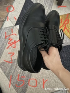 出二手，成色很新42码鞋，皮箱42*60