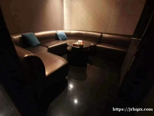 没有费用 餐厅，餐厅，餐厅 服务生2000+ 清洁工,48岁以下有经验做过，做工8小时，有吃3餐