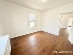 法拉盛近Kissena 公园独立屋出租2楼2房1浴1大厅月租$2500一个月