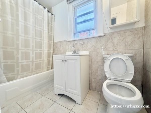 法拉盛近Kissena 公园独立屋出租2楼2房1浴1大厅月租$2500一个月