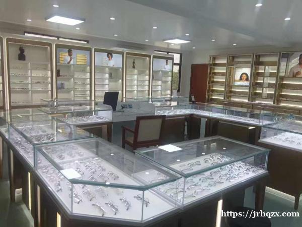 卡斯布罗:视光中心 精准验光 · 精工配镜 卡斯布罗:视光中心 精准验光 · 精工配镜