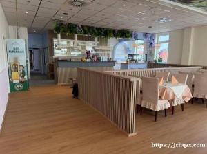 承接室内外装修。餐馆、、店铺等。吊顶、保温。瓷砖、批灰、油漆、地板、墙纸等。工作细心、价格诚信。