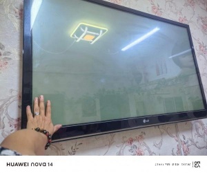两台 可用 LG 王牌液晶电视，一台  55 寸一台 50 寸。售价 600 AED 迪拉姆也可单卖