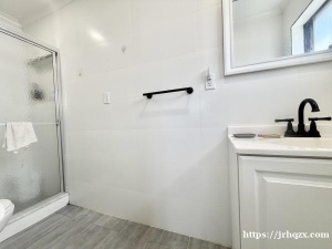 法拉盛近金城发独立屋出租2楼3房2浴+1个车位租金$3500一个月