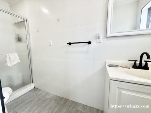 法拉盛近金城发独立屋出租2楼3房2浴+1个车位租金$3500一个月